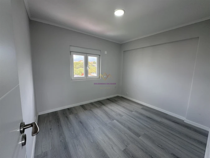 Apartamento T2 para Venda em Pontinha e Famões Foto 17