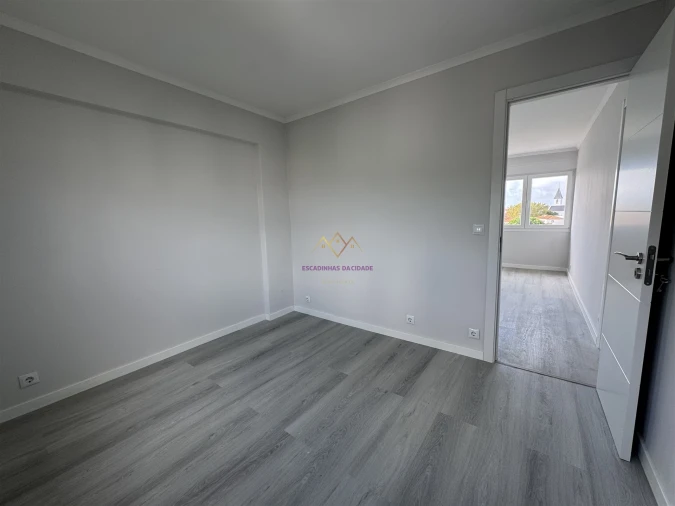 Apartamento T2 para Venda em Pontinha e Famões Foto 11