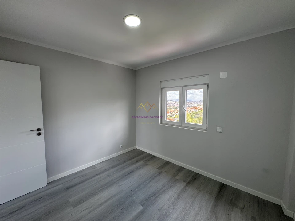 Apartamento T2 para Venda em Pontinha e Famões Foto 18