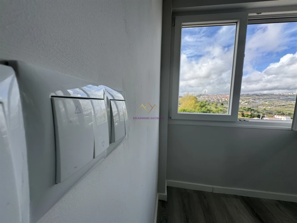 Apartamento T2 para Venda em Pontinha e Famões Foto 4