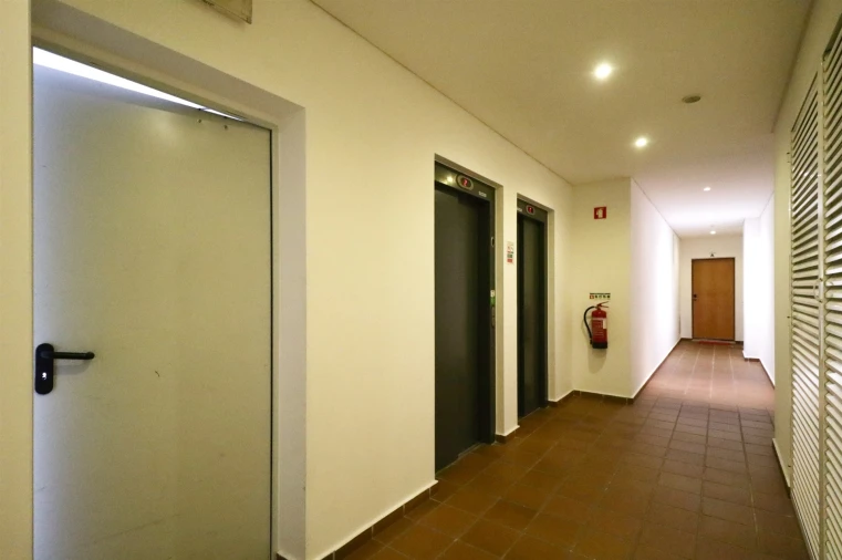 Apartamento T2 para Venda em Quarteira Foto 35