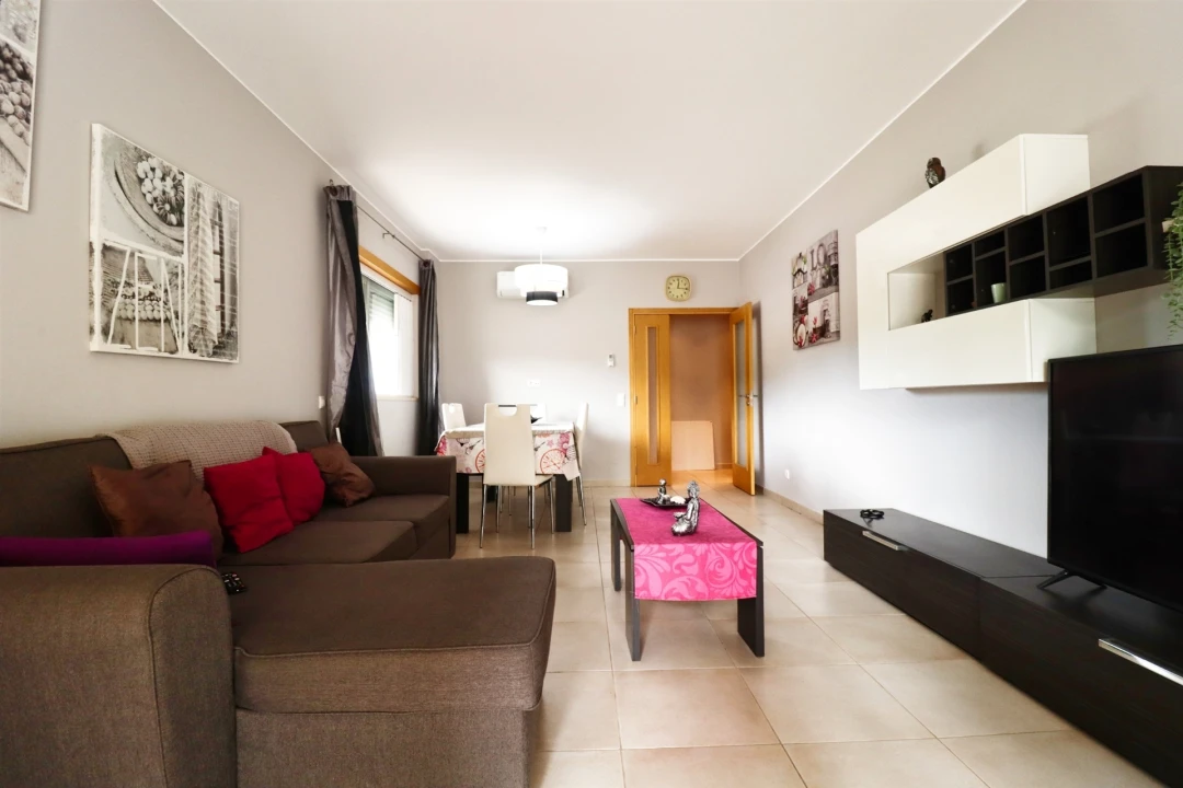 Apartamento T2 para Venda em Quarteira Foto 7