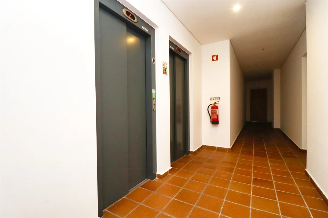 Apartamento T2 para Venda em Quarteira Foto 26