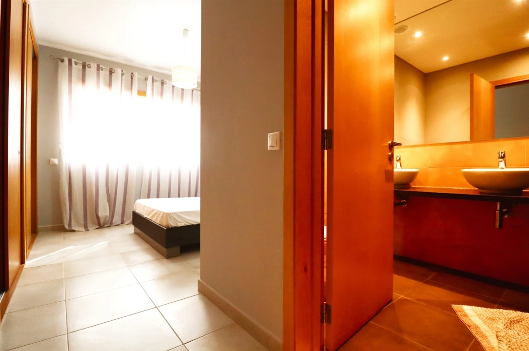 Apartamento T2 para Venda em Quarteira Foto 17
