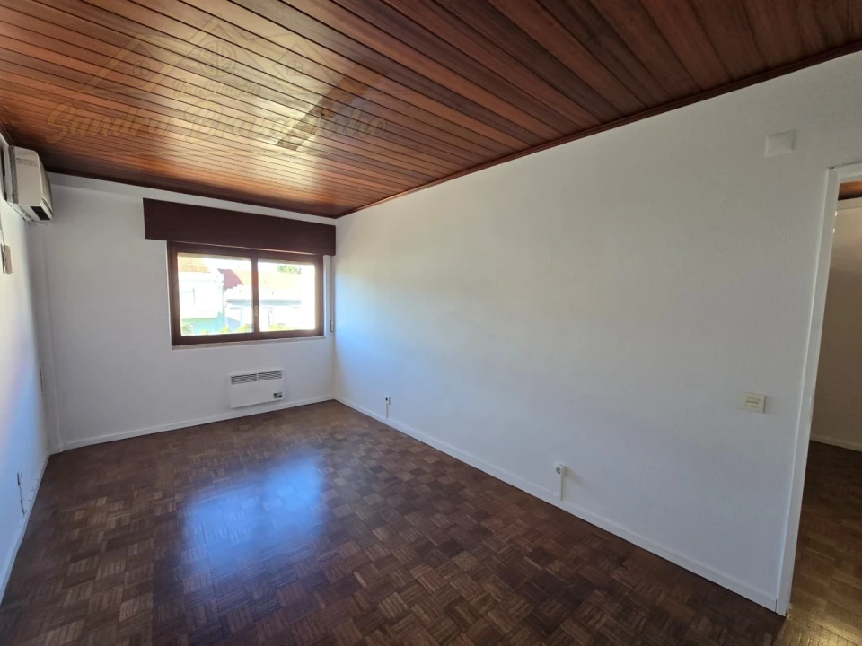 Escritório para Arrendamento em Santa Maria, São Pedro e Matacães Foto 1