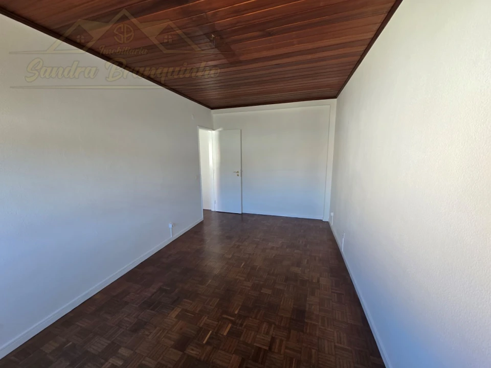 Escritório para Arrendamento em Santa Maria, São Pedro e Matacães Foto 7