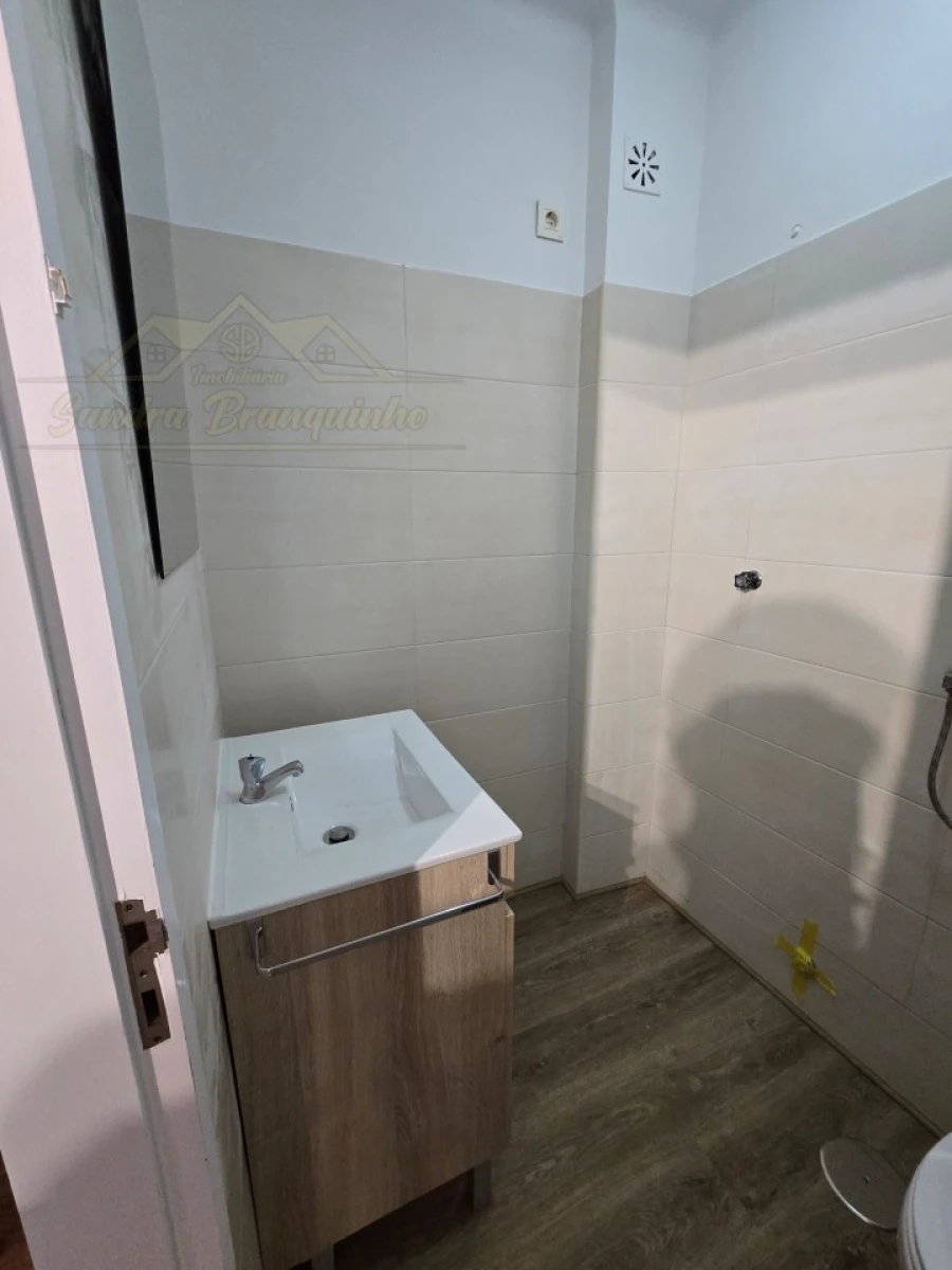 Escritório para Arrendamento em Santa Maria, São Pedro e Matacães Foto 9