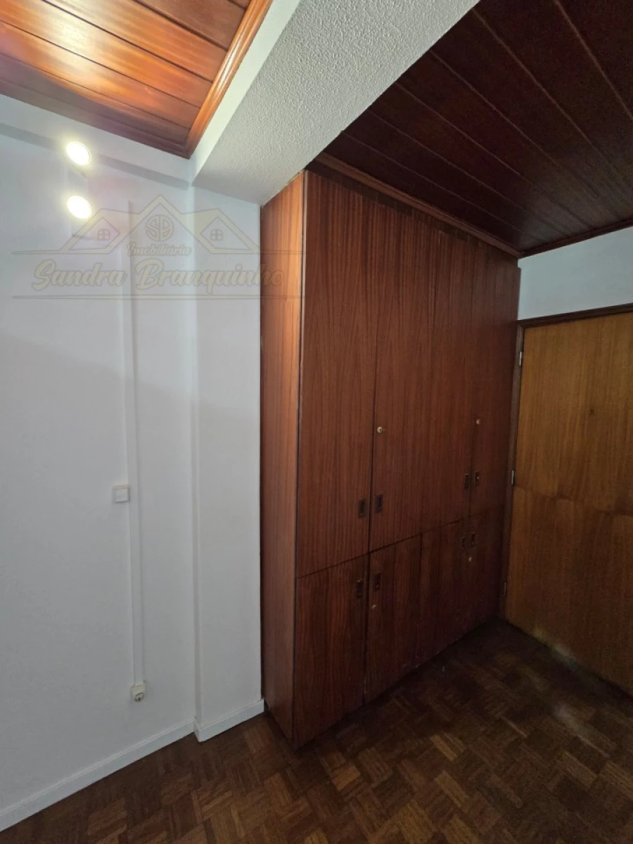 Escritório para Arrendamento em Santa Maria, São Pedro e Matacães Foto 11