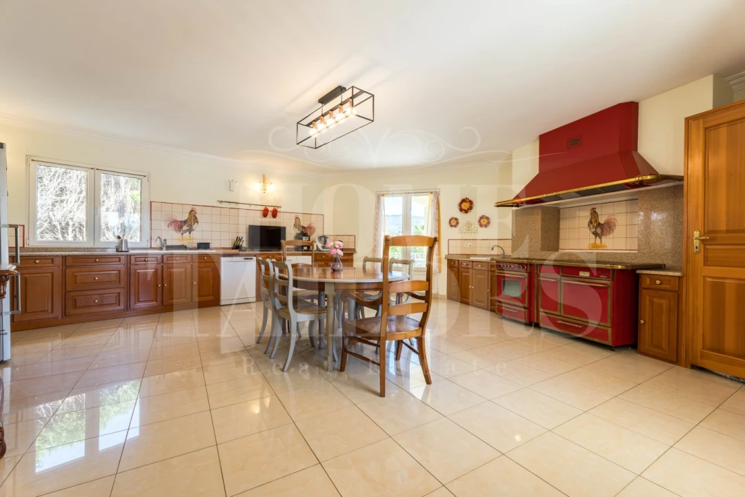 Moradia T6 para Venda em Macieira de Cambra Foto 7