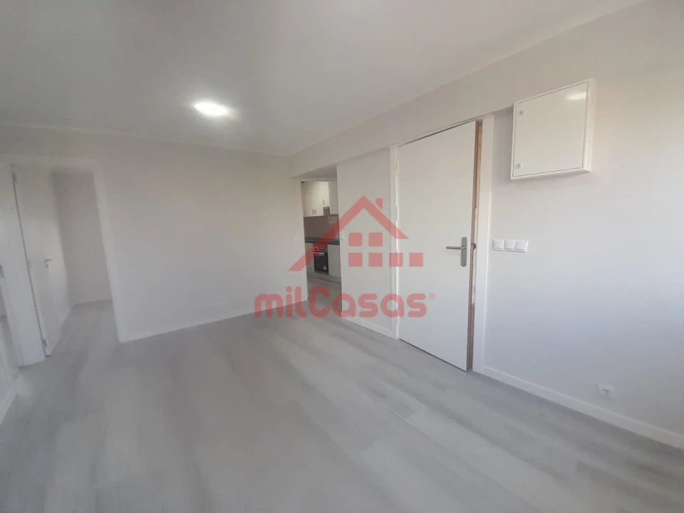 Apartamento T2 para Venda em Pontinha e Famões Foto 8