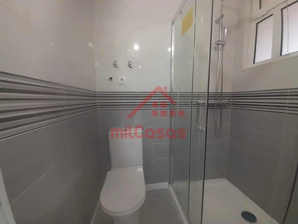 Apartamento T2 para Venda em Pontinha e Famões Foto 13