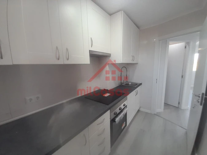 Apartamento T2 para Venda em Pontinha e Famões Foto 3