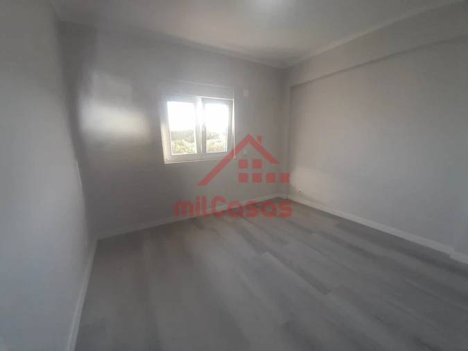 Apartamento T2 para Venda em Pontinha e Famões Foto 9