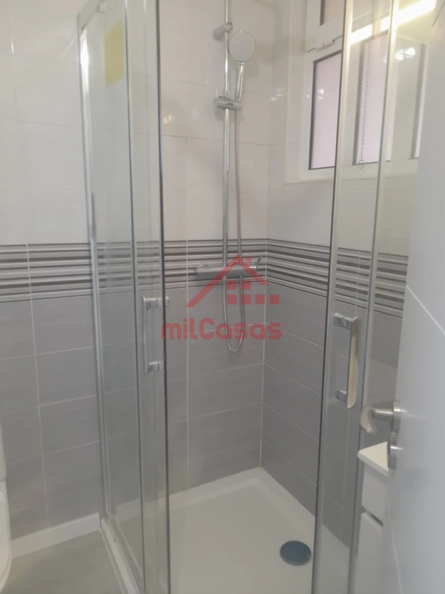 Apartamento T2 para Venda em Pontinha e Famões Foto 15