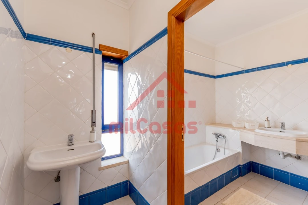 Apartamento T3 para Venda em Bombarral e Vale Covo Foto 19