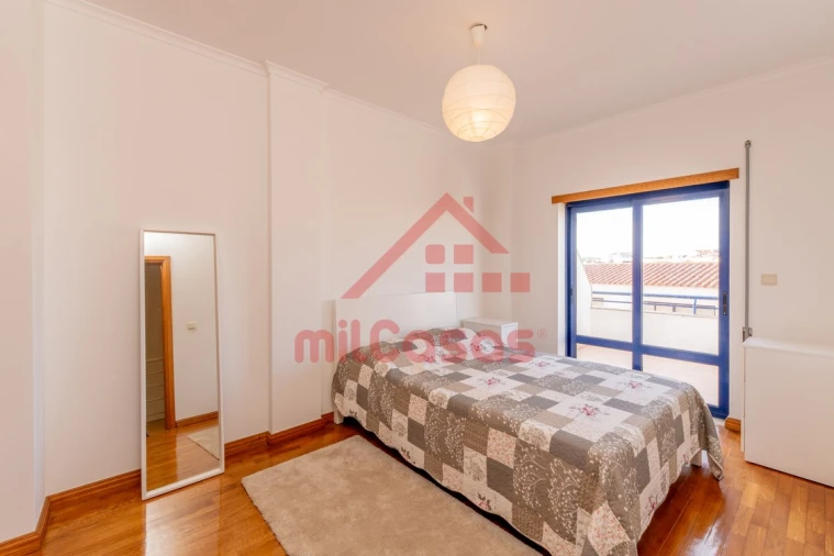 Apartamento T3 para Venda em Bombarral e Vale Covo Foto 16