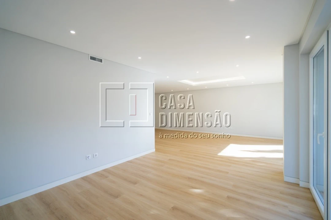 Apartamento T3 para Venda em Carcavelos e Parede Foto 11