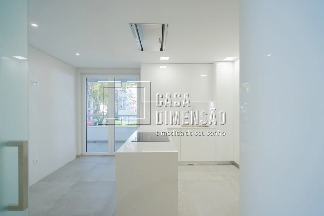 Apartamento T3 para Venda em Carcavelos e Parede Foto 22