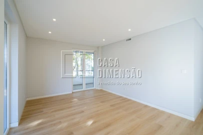 Apartamento T3 para Venda em Carcavelos e Parede