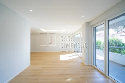 Apartamento T3 para Venda em Carcavelos e Parede