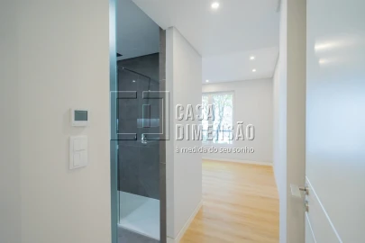 Apartamento T3 para Venda em Carcavelos e Parede