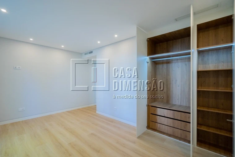 Apartamento T3 para Venda em Carcavelos e Parede Foto 45