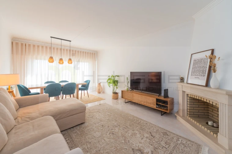 Apartamento T4 para Venda em Póvoa de Santa Iria e Forte da Casa Foto 1