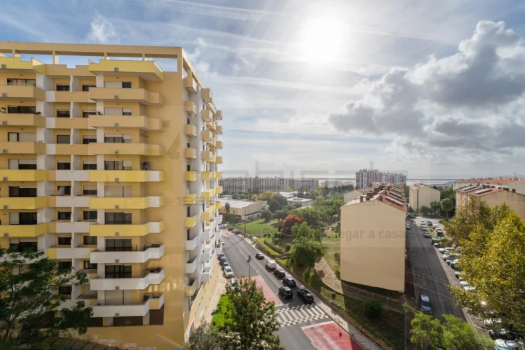 Apartamento T4 para Venda em Póvoa de Santa Iria e Forte da Casa Foto 8