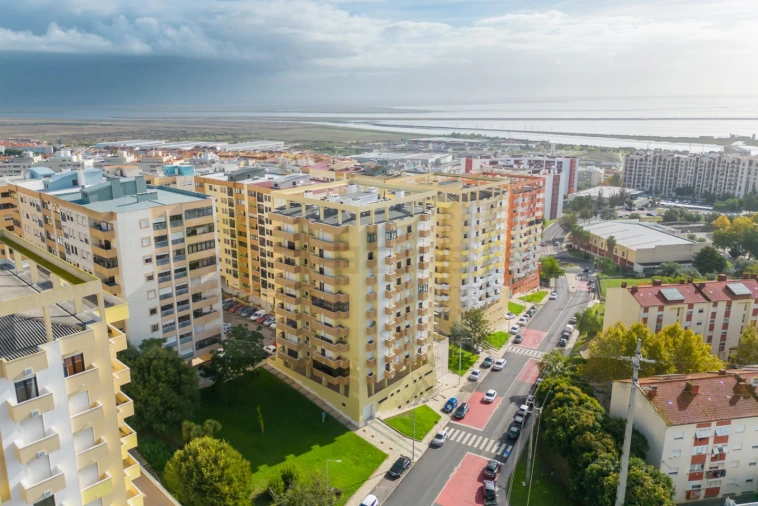 Apartamento T4 para Venda em Póvoa de Santa Iria e Forte da Casa Foto 36