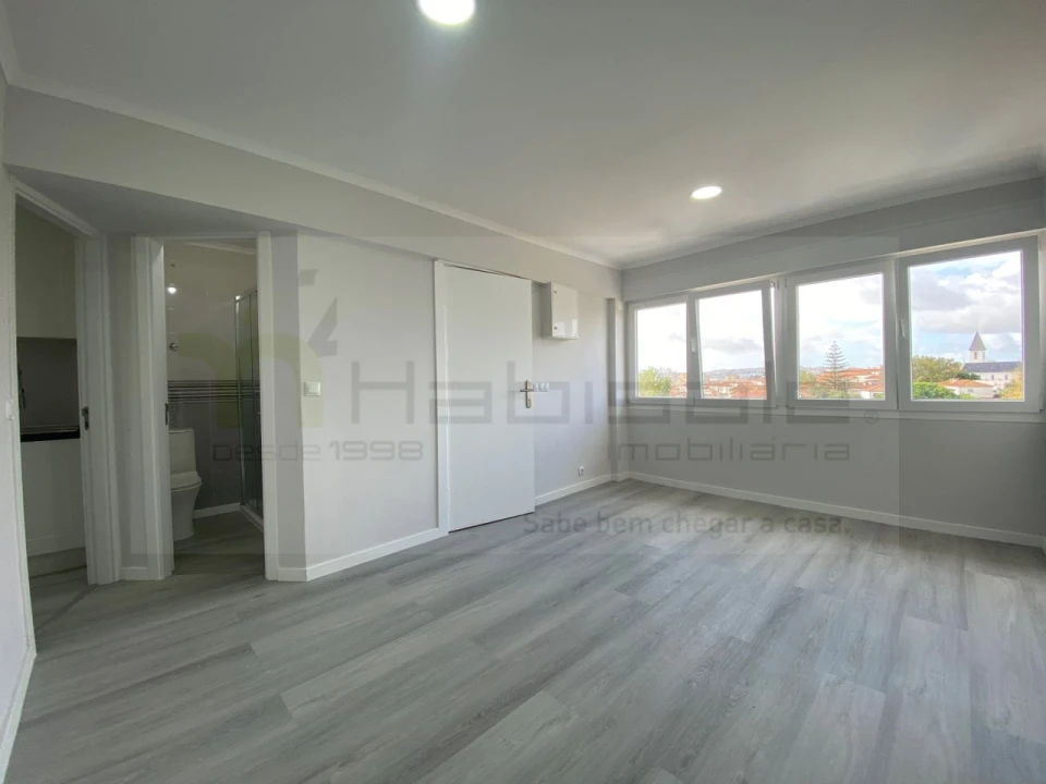 Apartamento T2 para Venda em Pontinha e Famões Foto 3