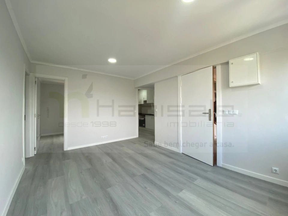 Apartamento T2 para Venda em Pontinha e Famões Foto 4