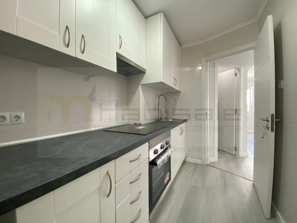 Apartamento T2 para Venda em Pontinha e Famões Foto 8