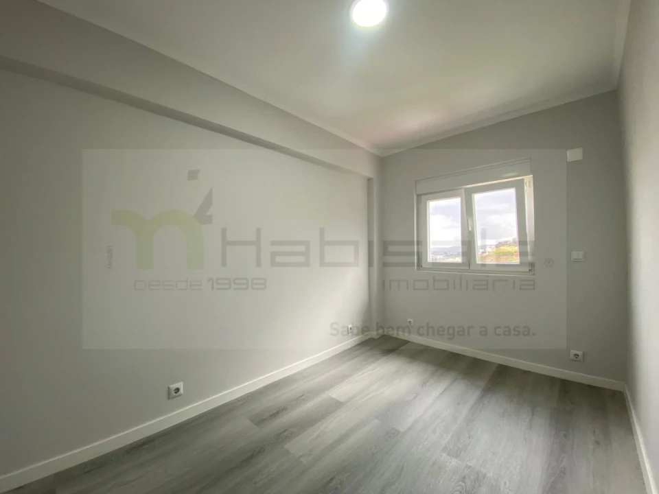 Apartamento T2 para Venda em Pontinha e Famões Foto 10