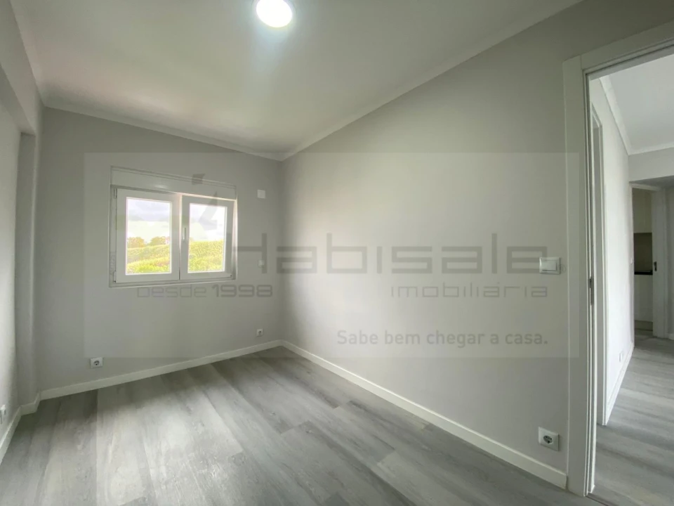 Apartamento T2 para Venda em Pontinha e Famões Foto 11