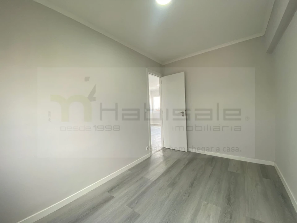 Apartamento T2 para Venda em Pontinha e Famões Foto 12