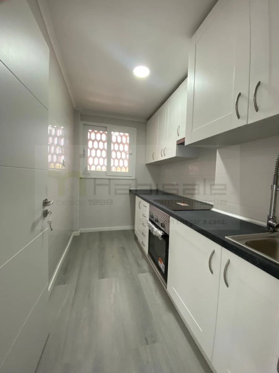 Apartamento T2 para Venda em Pontinha e Famões Foto 7