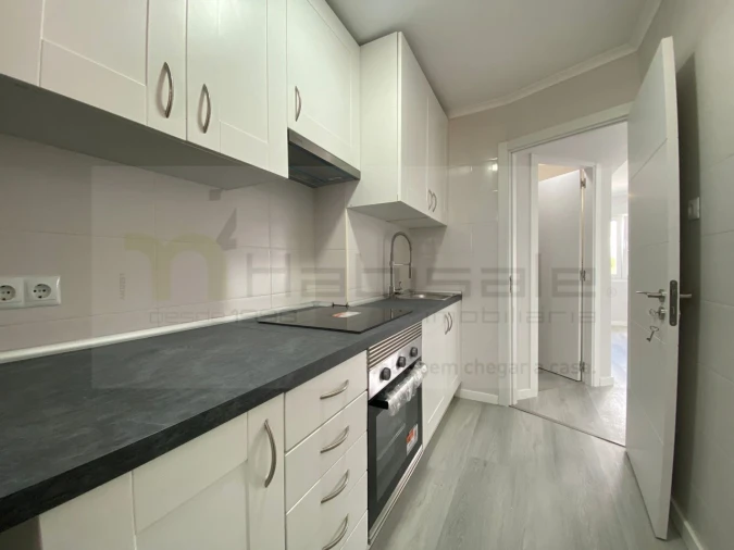 Apartamento T2 para Venda em Pontinha e Famões Foto 8