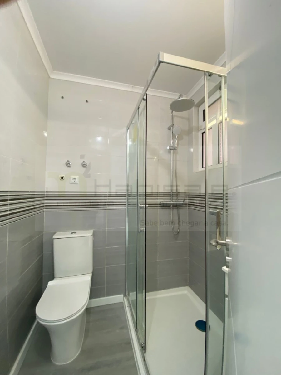 Apartamento T2 para Venda em Pontinha e Famões Foto 13