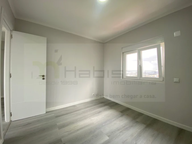 Apartamento T2 para Venda em Pontinha e Famões Foto 14