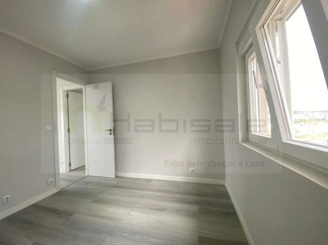 Apartamento T2 para Venda em Pontinha e Famões Foto 15