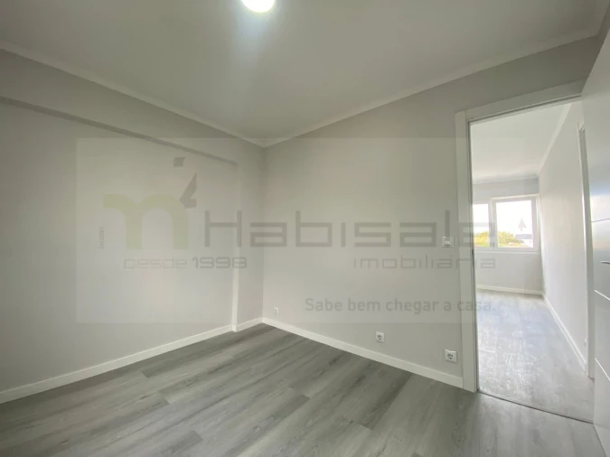 Apartamento T2 para Venda em Pontinha e Famões Foto 16