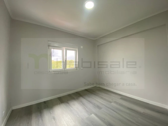 Apartamento T2 para Venda em Pontinha e Famões Foto 17