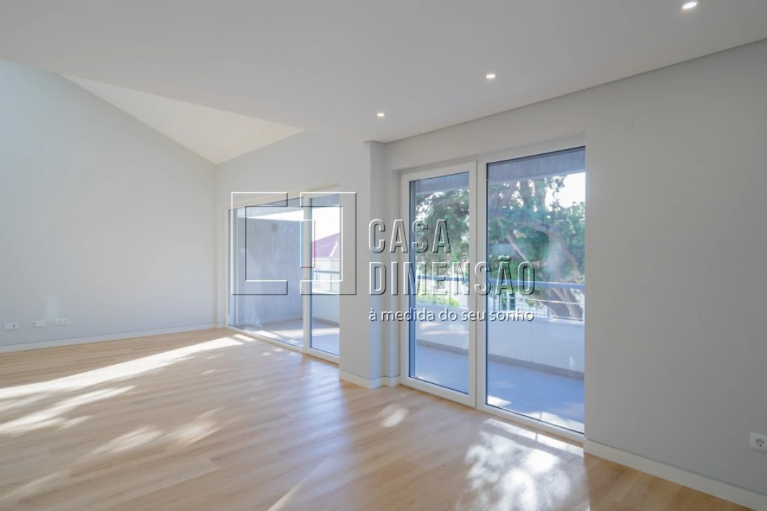 Apartamento T3 para Venda em Carcavelos e Parede Foto 16
