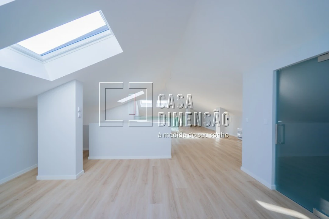 Apartamento T3 para Venda em Carcavelos e Parede Foto 42