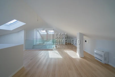 Apartamento T3 para Venda em Carcavelos e Parede