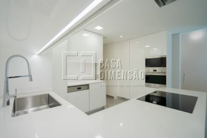 Apartamento T3 para Venda em Carcavelos e Parede