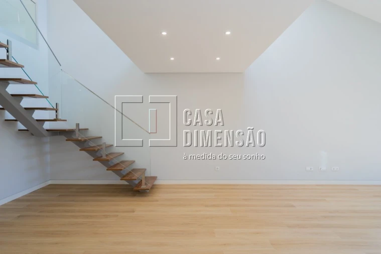 Apartamento T3 para Venda em Carcavelos e Parede Foto 8