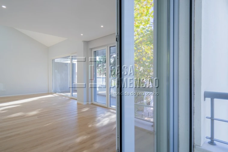 Apartamento T3 para Venda em Carcavelos e Parede Foto 17