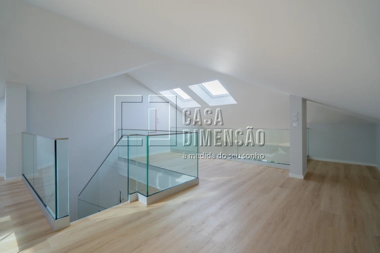 Apartamento T3 para Venda em Carcavelos e Parede Foto 29