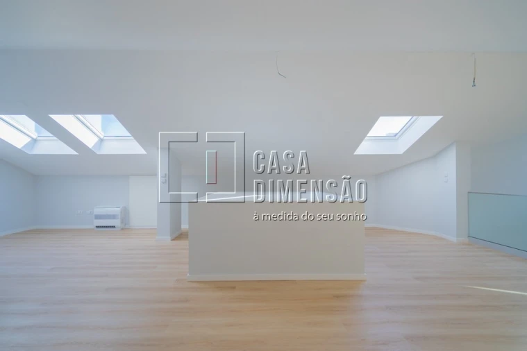 Apartamento T3 para Venda em Carcavelos e Parede Foto 40